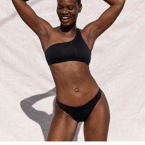 Left on Friday Black Offshore Top medium